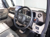 ◆視界広々で非常に運転しやすくロングドライブでも疲れを感じさせないすっきりとまとまったインパネ周りです。