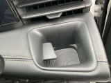 運転席ヨプドリンクホルダーです。