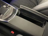 メモリー付きパワーシートが装備されている車両はシートの位置・ドアミラーの角度・ハンドルの位置を3名まで記憶出来ます。