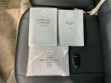 各種取扱説明書やメンテナンスノートを完備!また、手元にあるだけで、ドアの開錠・施錠、ボタンを押すだけでエンジンの始動・停止が出来る、とても便利なインテリジェントキー!