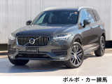 フロントグリル内のエンブレムにレーダーとカメラが組み込まれた。それに伴いエンブレムは立体的なものからフラットなデザイン