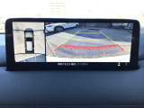 360&deg;ビューモニターでは前後左右4つのカメラ映像をさまざまな走行状況に応じて切り替えてセンターディスプレイに表示することで、駐車時や狭い道でのすれ違い時、見通しの悪い交差点進入時でも安心感を高めます