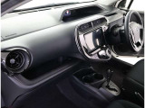 高いホールド性で運転姿勢が安定します。長距離ドライブでも疲れにくいのが魅力です。快適なドライビングライフをお送りください♪
