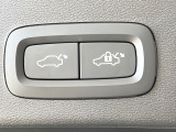 【パワーバックドア】スマートキーや運転席のボタンを押すだけでリアゲートが自動で開閉します!荷物を持っている時や、高い位置にあるバックドアを閉める際に便利な機能です。