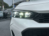 LEDヘッドライトは、点灯の瞬間から最大光量を発揮し、突然暗くなるトンネルなどでの安定感を高めます。
