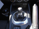 MT6速ミッションです。ショートストロークですのでかつかつ入ります!運転も楽しいです!