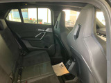 BMWの少し硬めの足回りは車の縦揺れを素早く整えるため、同乗者の方への車酔いにも効果が御座います。