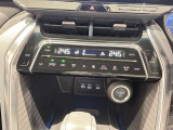 左右独立温度コントロールフルオートエアコンです。運転席、助手席それぞれで独立して温度設定ができます。冷え性の方が乗っても安心ですね♪