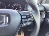 Hondaセンシングの機能のひとつ、アダプティブクルーズコントロール付!アクセルから足を離しても設定したスピードと前車との車間を保ち走行してくれます!車線維持もアシスト☆高速道路で疲労軽減ですね☆