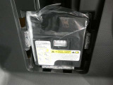 スペアタイヤレス車です。応急セットを搭載しております。