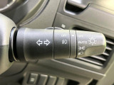 【オートライト】周りの明るさに応じて自動でヘッドライトの点灯・消灯ができる機能です!ライトの付け忘れ・消し忘れなどが無くなり、雨の日や夕方の走行も安心!トンネル通過時も便利ですね♪