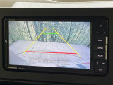 【バックカメラ】駐車時に後方がリアルタイム映像で確認できます。大型商業施設や立体駐車場での駐車時や、夜間のバック時に大活躍!運転スキルに関わらず、今や必須となった装備のひとつです!