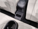 コンパクトで愛嬌のあるMINIで御座いますが、後席も意外と広く、シートは少し奥が下がっているため、ヘッドクリアランスも十分に確保されております。