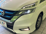 【LEDヘッドライト】悪天候や夜間走行時も良好な視界を確保し安心して運転できる高輝度LEDヘッドライトを装備!点灯速度が早く、消費電力も抑えられています。