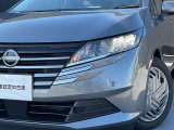最新式はLEDヘッドランプですね。瞬時に明るい光が夜間の運転をぐっと楽にしてくれますよ。