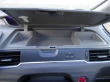 運転席前ダッシュ収納BOX