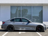 オリジナル・サービスもついたBMW自動車保険も取り扱っております。BMW自動車保険にご加入いただくと、万一のトラブルを24時間365日サポートするエマージェンシー・サービスの〈プレミアム〉をご利用いただけます。