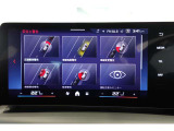 クルマの頭脳ともいえる、管理システム、iDrive。ナビだけではなく、オーディオ操作や車両情報の表示などをコントロールできます。便利さと安全性の向上にも繋がっています。