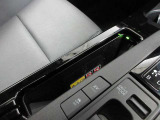 たて型おくだけ充電☆スマートフォンを充電エリアに置くだけで充電が行えます!たて置きなので場所をとりません!!