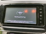 使いやすいインターフェースで、目的地設定や音楽再生がスムーズに行えます。運転中の操作も簡単で、快適なドライブをサポートします。