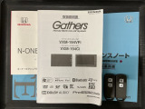 スマートキーは鍵をバッグに入れたままでもドアロックの開閉やエンジンのON・OFFができます。夜間や雨の日も鍵を探さなくて良いので便利です。
