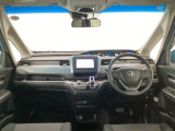 【前方視界】開放的な前方視界!運転がしやすく疲れにくいです♪窓が大きく、見通しがとっても良いおクルマですよ♪