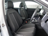 Audi車はどの車種も全てレザーハンドルです。そこにはAudiのこだわりがあり質感の高いレザーでしっかりと手に馴染み、高級感を演出します。