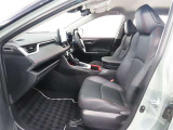 収納も便利で使いやすい。小物や大切な物をやさしく収納。カップホルダーの位置も使いやすいです♪