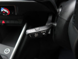 アダプティブクルーズコントロール機能搭載。前方の車両の速度に合わせて車間距離を一定に保ち、自動的にアクセル・ブレーキを調整します。