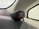 コーナーセンサーを車の前後に装備。障害物までの距離に応じて警告音を変えてお知らせ。縦列駐車時や駐車場・車庫などでの取り回しをサポートします。詳細は販売店スタッフまでおたずねください。