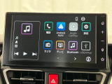 【9インチスマホ連携ディスプレイオーディオ】 対応しているスマホアプリを大画面で使えます!フルセグテレビやラジオの視聴、Bluetooth接続による音楽鑑賞、ハンズフリー通話なども利用可能です。