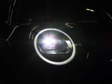 LEDヘッドライト&フロントフォグランプ キセノンに比べて明るさと照射範囲が向上し、消費電力も低減のため省燃費に貢献。