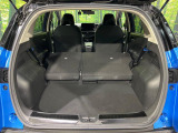 普段のお買い物や通勤、送迎等に十分な荷室スペースを確保しております。セカンドシートを倒すと、大きな荷物の積載も可能です♪