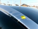 ルーフレールの運転席側前方にキズがあります。