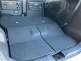 リヤシートを全て倒せばさらに荷物が積めますよ。