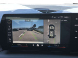 リアビューカメラ、トップビュー+サイドビューカメラ名前の通り車体後方を映し出すカメラと、車両周辺を真上から見た画像を合成して表示するカメラです。もちろんサイドビューカメラも付属します。