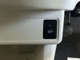 運転席側のみシートヒーターが付いており、冬は快適に運転ができます!