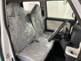 高いホールド性で運転姿勢が安定します。長距離ドライブでも疲れにくいのが魅力です。快適なドライビングライフをお送りください♪