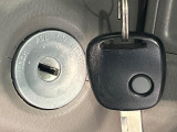 【キーレス】少し離れた場所からでもボタン一つでドアの開錠・施錠ができるのでとっても便利!ドアの鍵穴周りに傷をつけることもありません♪