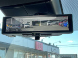【スマートルームミラー】バックドアについてますカメラと連動して、後方の映像がルームミラーに映ります。