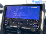 Bluetooth、FM、AM、TVの選択肢が画面に表示され、好みに合わせて音源を選べます。大きな表示で項目を見分けやすく、停車中に音楽や放送を選ぶ際も操作内容を確認しやすいです。