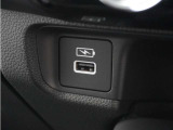 ◆USBチャージャー◆スマートフォンの充電等にも便利なUSBチャージャー!使いやすい場所に装備されています。