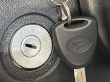 【キーレス】少し離れた場所からでもボタン一つでドアの開錠・施錠ができるのでとっても便利!ドアの鍵穴周りに傷をつけることもありません♪