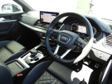 安全で快適な運転をサポートするアウディバーチャルコックピット。多機能でありながら優れた操作性で、シンプルで美しいインテリアデザインに溶け込んでいます。