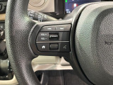 ステアリングにオーディオ操作スイッチが付いています。オーディオ画面に直接タッチしなくても操作が出来ますので、運転に集中できます。