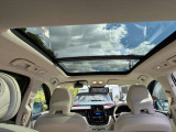 駐車時には室内温度が25℃以上になると自動的にシェードが閉まります。