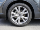 18インチ純正アルミホイールを装備。タイヤサイズは215/55R18となります。