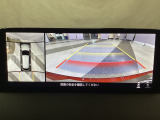 狭い場所での駐車やすれ違いなどでより的確な運転操作に役立つ360&deg;ビューモニターが装備されています。