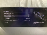 車線逸脱警報システムは、走行中にカメラで車線を検知して、自車が車線から逸脱する可能性があると判断した場合に、警報によりドライバーに通知します。