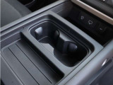 使い勝手の良い2口ドリンクホルダーを装備しております。